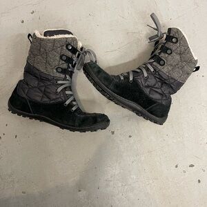 Columbia Black and Gray Women’s Winter Boots